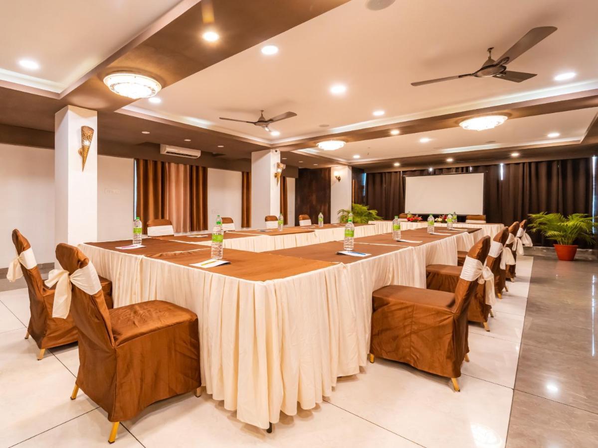 Hotel Signature Planet Indore Exterior photo